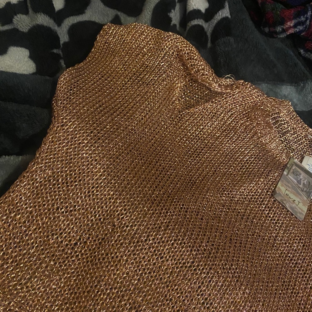 Top - Picture 2 of 3